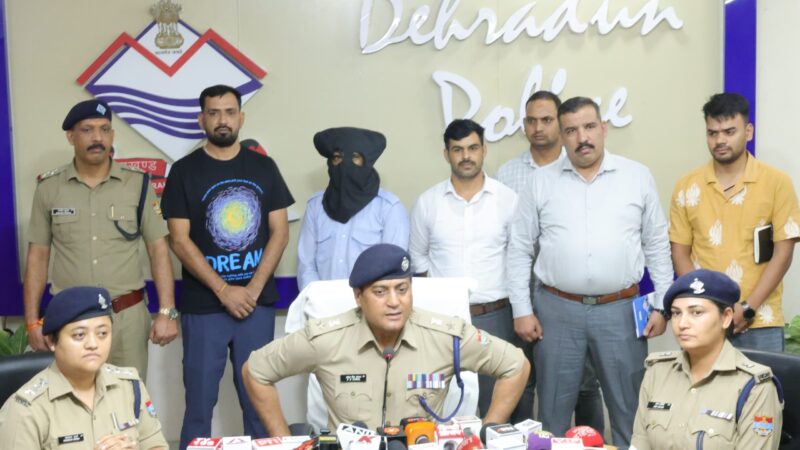 रायपुर क्षेत्र में हुए वृद्ध महिला के ब्लाइंड मर्डर की गुत्थी को दून पुलिस ने 12 घंटे के अंदर सुलझाया, घटना को अंजाम देने वाले अभियुक्त को किया गिरफ्तार, घर पर काम करने वाला नौकर ही निकला घटना का सूत्रधार