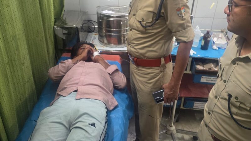 पटेल नगर क्षेत्र में पुलिस तथा बदमाशों के बीच हुई मुठभेड़*  *मुठभेड़ में एक बदमाश के पैर पर लगी गोली, दूसरा बदमाश अंधेरे का फायदा उठाकर हुआ फरार,  शिमला बायपास रोड पर एक व्यक्ति को जान से मारने की नीयत से उस पर किया था फायर