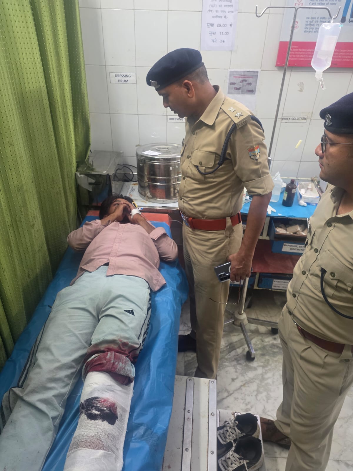 पटेल नगर क्षेत्र में पुलिस तथा बदमाशों के बीच हुई मुठभेड़*  *मुठभेड़ में एक बदमाश के पैर पर लगी गोली, दूसरा बदमाश अंधेरे का फायदा उठाकर हुआ फरार,  शिमला बायपास रोड पर एक व्यक्ति को जान से मारने की नीयत से उस पर किया था फायर