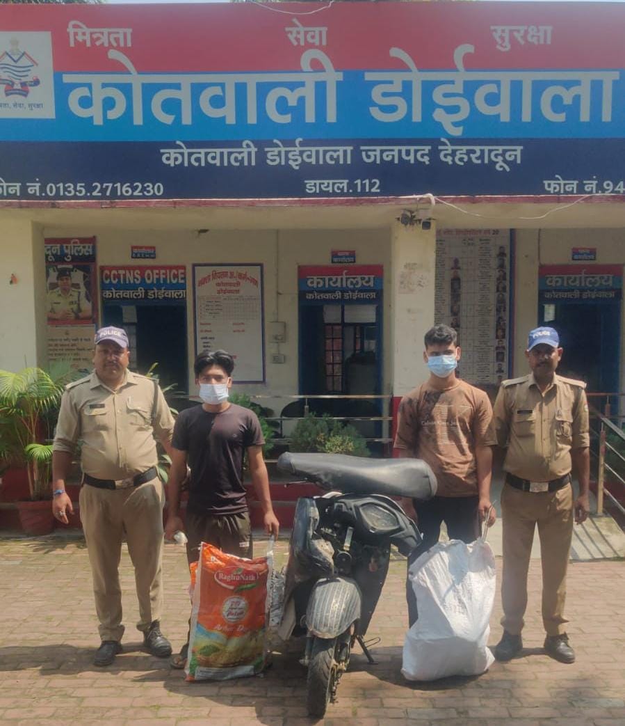 महंगे शौकों को पूरा करने की लत ने पहुंचाया सलाखों के पीछे, डोईवाला क्षेत्र में हुई वाहन चोरी की घटना का 8 घंटे के अंदर दून पुलिस ने किया खुलासा, डिलीवरी बॉय सहित 2 अभियुक्तों को दून पुलिस ने किया गिरफ्तार