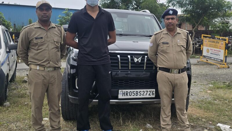 आवासीय कॉलोनी मे कार से स्टंटबाजी करना पडा भारी, पुलिस ने उतारी खुमारी, शान्ति भंग मे एक हुड़दंगी को किया गिरफ्तार, कार को किया गया सीज