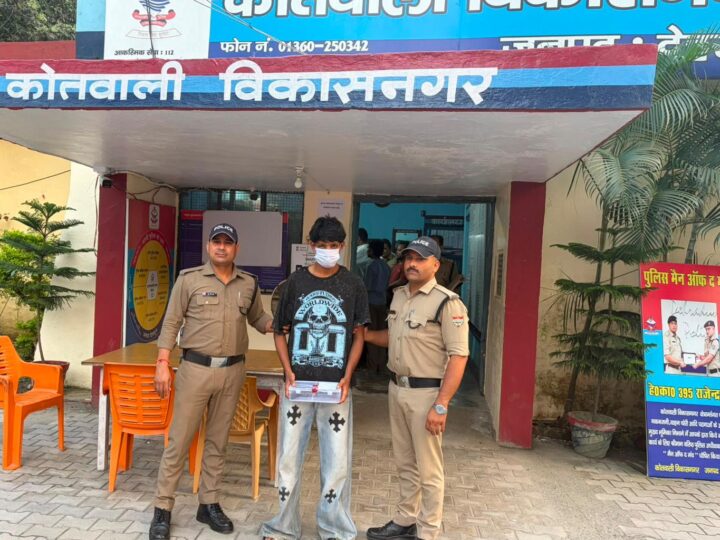 दबंग दिखने का शौक ले पहुँचा सलाखों के पीछे, अवैध देशी तमंचे के साथ 1 अभियुक्त को दून पुलिस ने किया गिरफ्तार