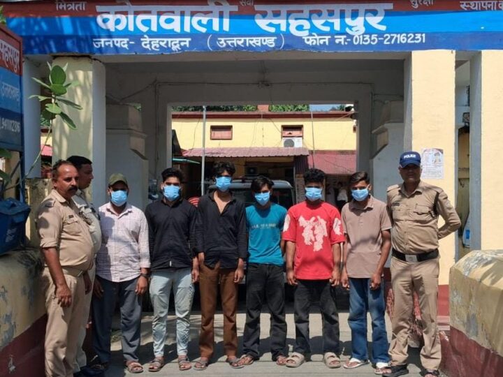 सार्वजनिक स्थान पर मारपीट करने वाले 6 व्यक्तियों को धारा 170 बीएनएसएस में किया गिरफ्तार, अभियुक्तो द्वारा बाइक सवार युवक व युवती के साथ दिया था मारपीट की घटना को अंजाम
