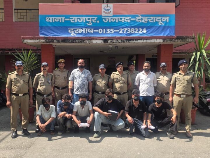 महंगे शौकों को पूरा करने की लत ले पहुंची सलाखों के पीछे, हाइप्रोफाइल ड्रग्स की तस्करी मे लिप्त दिल्ली के सिद्धू गैंग के 6 नशा तस्करो को अलग-अलग स्थानो से दून पुलिस ने किया गिरफ्तार