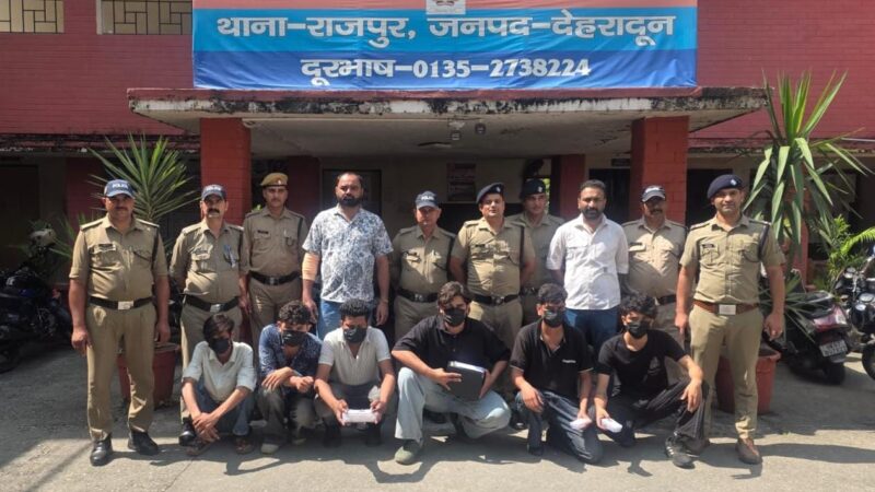 महंगे शौकों को पूरा करने की लत ले पहुंची सलाखों के पीछे, हाइप्रोफाइल ड्रग्स की तस्करी मे लिप्त दिल्ली के सिद्धू गैंग के 6 नशा तस्करो को अलग-अलग स्थानो से दून पुलिस ने किया गिरफ्तार