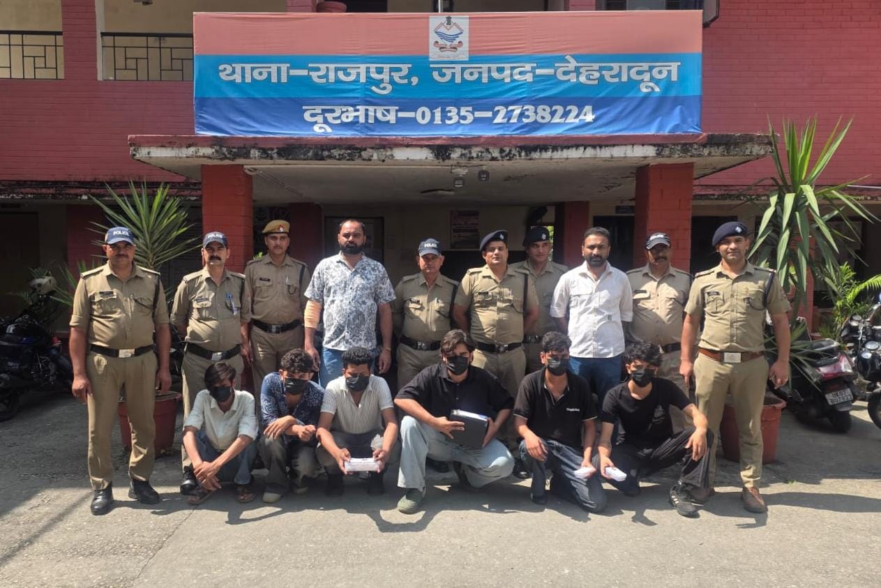 महंगे शौकों को पूरा करने की लत ले पहुंची सलाखों के पीछे, हाइप्रोफाइल ड्रग्स की तस्करी मे लिप्त दिल्ली के सिद्धू गैंग के 6 नशा तस्करो को अलग-अलग स्थानो से दून पुलिस ने किया गिरफ्तार