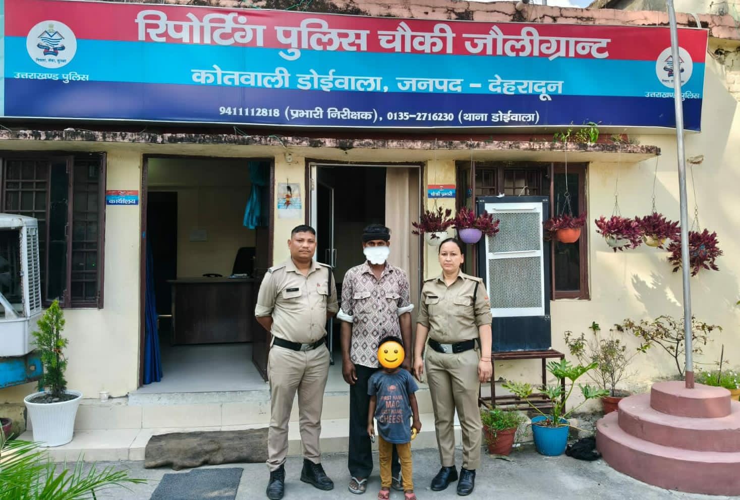 दून पुलिस फिर बनी मददगार, लावारिस हालत में मिली 4 वर्षीय मासूम बालिका के परिजनों को 1 घंटे के अन्दर ढूढ़कर पुलिस ने बालिका को सकुशल किया परिजनो के सपुर्द