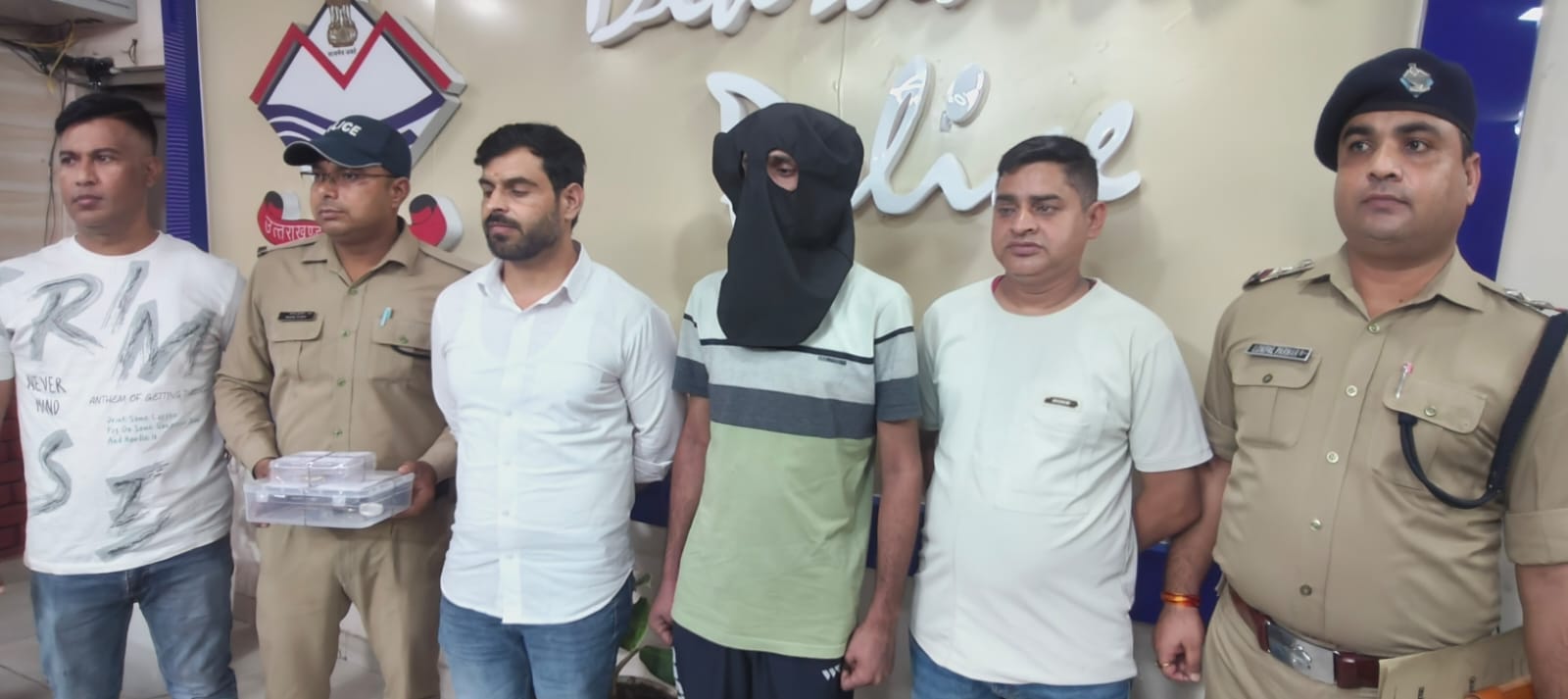 क्लेमेंट टाउन क्षेत्र में हुई हत्या की घटना का दून पुलिस ने किया खुलासा, पत्नी को मौत के घाट उतारने वाले पति को किया गिरफ्तार