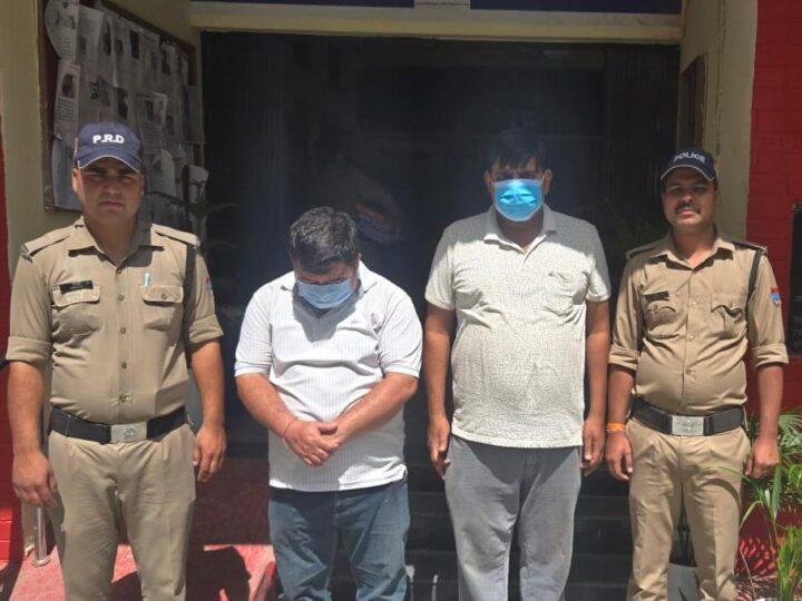 गुंडई दिखाने वालों पर दून पुलिस का एक्शन, सार्वजनिक स्थान पर आपस में झगड़ा कर शांति भंग करने का प्रयास करने वाले 2 अभियुक्तो को किया गिरफ्तार