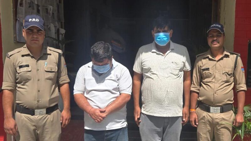 गुंडई दिखाने वालों पर दून पुलिस का एक्शन, सार्वजनिक स्थान पर आपस में झगड़ा कर शांति भंग करने का प्रयास करने वाले 2 अभियुक्तो को किया गिरफ्तार