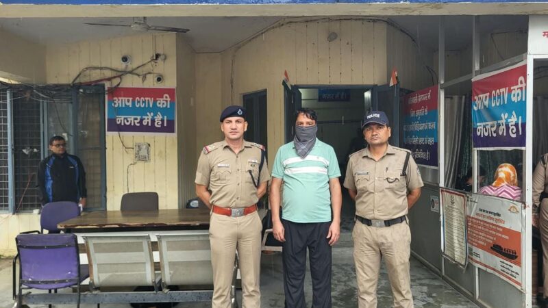 भूमि धोखाधडी में 2 वर्ष से फरार चल रहे 15000/- रु0 के ईनामी अभियुक्त को दून पुलिस ने किया गिरफ्तार