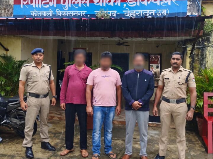 अवैध रुप से मांस विक्रय करने वाले 3 व्यक्तियों को पुलिस ने लिया हिरासत में, की गई वैधानिक कार्यवाही