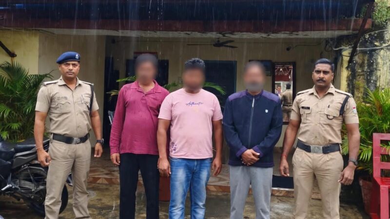 अवैध रुप से मांस विक्रय करने वाले 3 व्यक्तियों को पुलिस ने लिया हिरासत में, की गई वैधानिक कार्यवाही