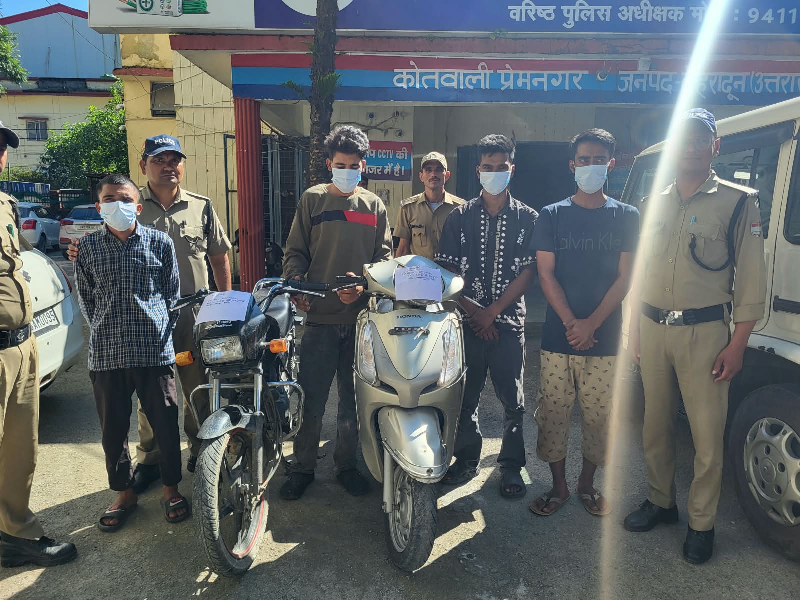 वाहन चोरी की अलग-अलग घटनाओं का दून पुलिस ने किया खुलासा, चैकिंग के दौरान पुलिस के हत्थे लगे 4 शातिर वाहन चोर