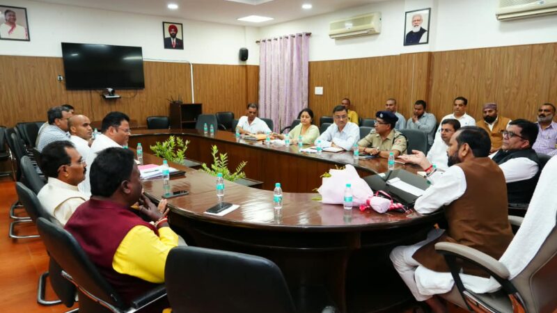 सफाई कर्मचारियों के अधिकारों एवं कल्याणकारी योजनाओं के प्रभावी क्रियान्वयन को लेकर आयोग के अध्यक्ष ने की समीक्षा बैठक, सफाई कर्मचारियों की सुरक्षा, सम्मान एवं कल्याण सर्वोच्च प्राथमिकता: भगवत प्रसाद मकवाना