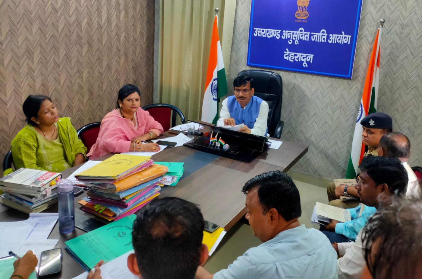 आयोग से दिए जाने वाले आदेशों का पालन सुनिश्चित करें अधिकारी : मुकेश कुमार