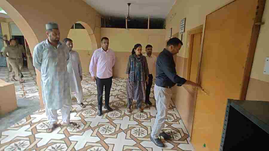 बिना मान्यता संचालित मदरसों पर धामी सरकार की कार्रवाई जारी, देहरादून और हल्द्वानी में कार्रवाई, प्रदेश में अब तक 20 बिना मान्यता संचालित मदरसों का संचालन कराया गया बंद