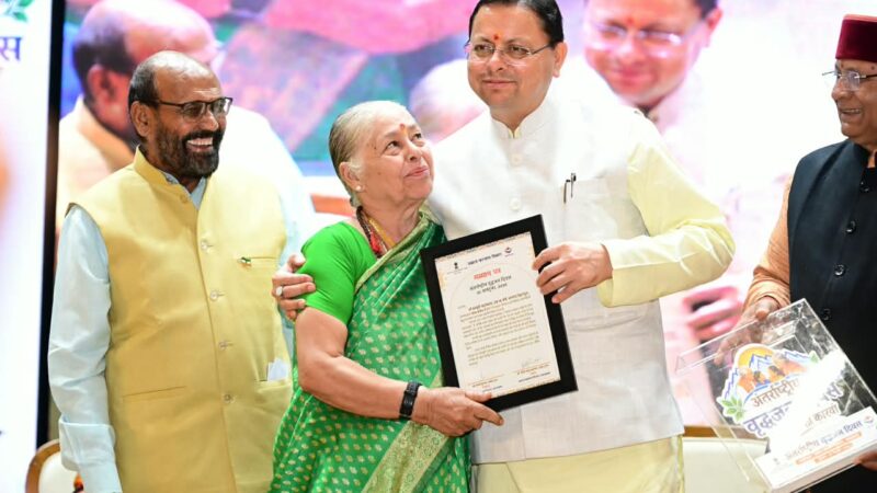 मुख्यमंत्री ने अंतराष्ट्रीय वृद्धजन दिवस के अवसर पर आयोजित कार्यक्रम में किया प्रतिभाग