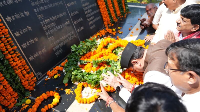 रामपुर तिराहा के अमर बलिदानियों को मुख्यमंत्री धामी ने दी श्रद्धांजलि