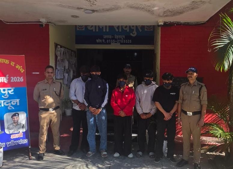 सार्वजनिक स्थान पर हुडदंग मचाने वालो की दून पुलिस ने उतारी खुमारी,  लडाई झगडा करने वाले 5 व्यक्तियो को पुलिस ने किया गिरफ्तार