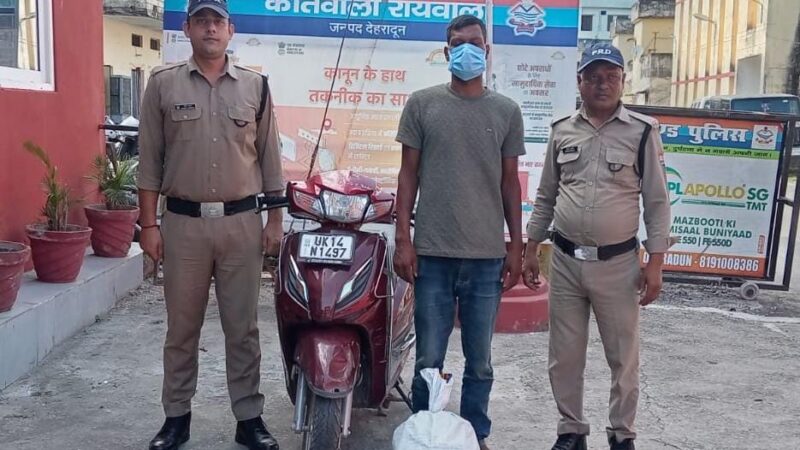 शराब तस्करों पर दून पुलिस का प्रहार, अलग-अलग थाना क्षेत्रों से शराब तस्करी में लिप्त 3 अभियुक्तों को पुलिस ने किया गिरफ्तार
