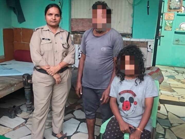 दून पुलिस फिर बनी मददगार, मानसिक रूप से विक्षिप्त युवती के परिजनों की जानकारी कर युवती को सकुशल परिजनों के किया सुपुर्द