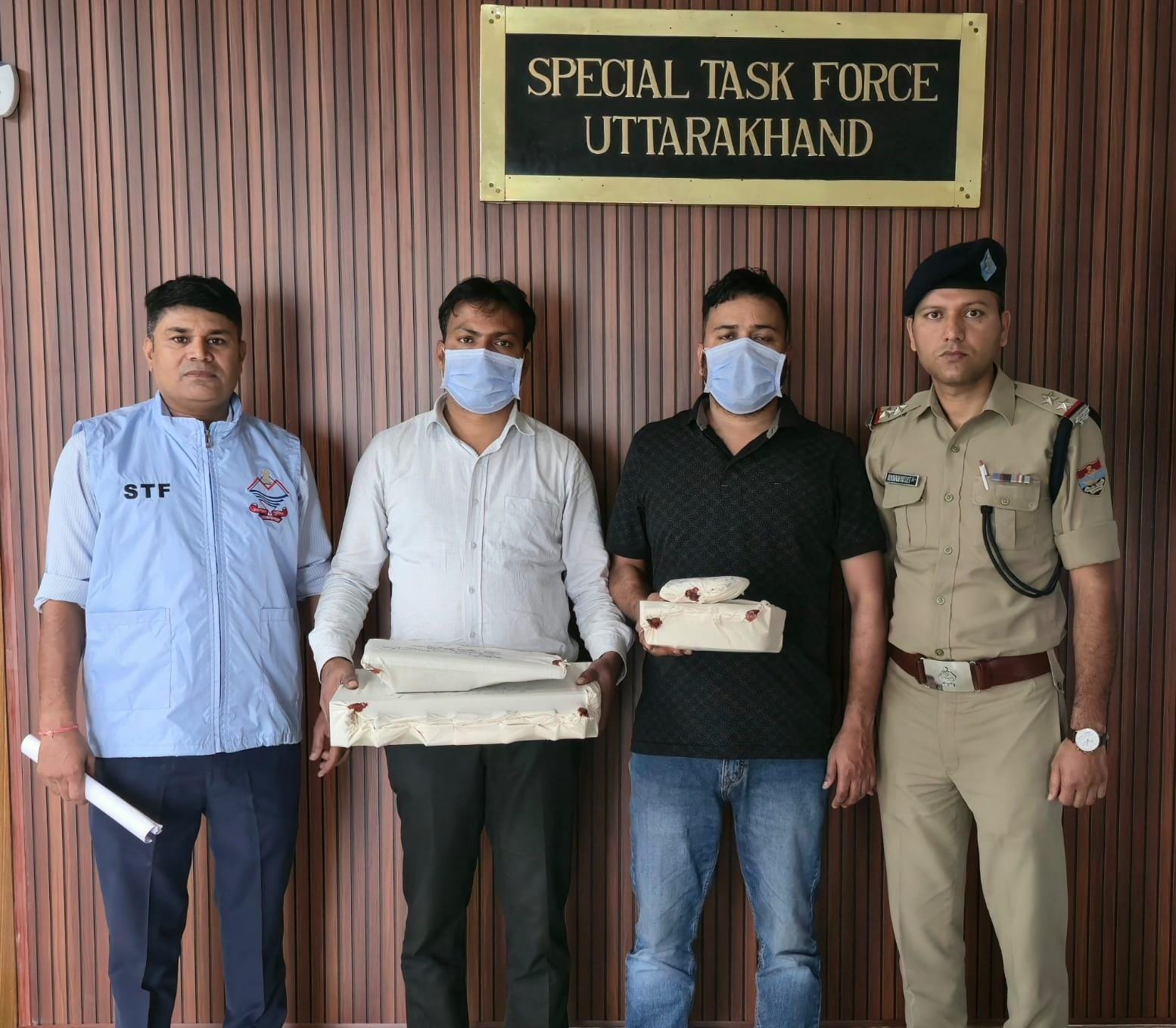 देहरादून में अवैध सिम बॉक्स के माध्यम से संचालित हो रहे संदिग्ध कॉल सेंटर का STF की साइबर क्राइम टीम ने किया भंडाफोड़, 2 अभियुक्त गिरफ्तार, क्रेडिट कार्ड के नाम पर कॉल कर धमकी एवं दबाव बनाकर धोखाधड़ी किए जाने का खुलासा