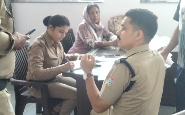 एसएसपी दून के निर्देशों पर प्रतिष्ठानों की सुरक्षा ऑडिट के लिए दून पुलिस ने चलाया अभियान,  पुलिस तथा अग्निशमन विभाग की संयुक्त टीम ने पीजी/हॉस्टल आदि स्थानों में फायर सुरक्षा का ऑडिट कर की बाहरी व्यक्तियों के सत्यापन की कार्यवाही की