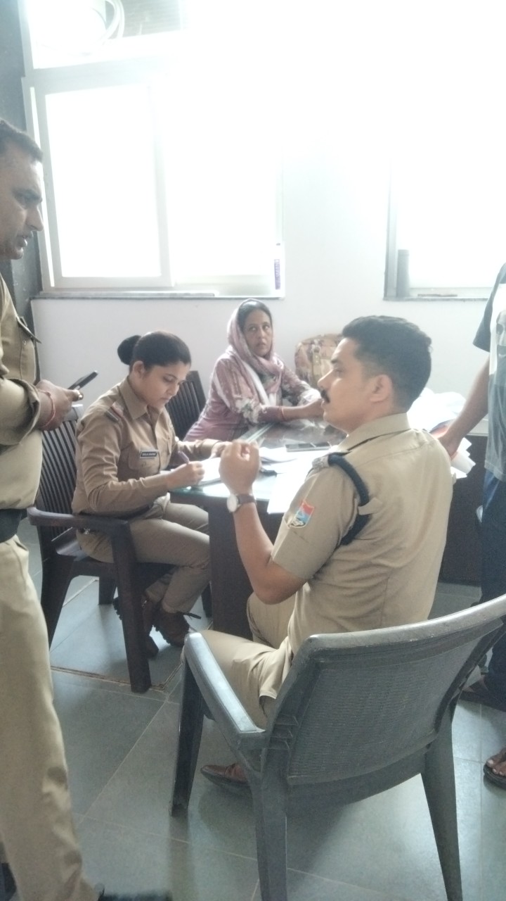एसएसपी दून के निर्देशों पर प्रतिष्ठानों की सुरक्षा ऑडिट के लिए दून पुलिस ने चलाया अभियान,  पुलिस तथा अग्निशमन विभाग की संयुक्त टीम ने पीजी/हॉस्टल आदि स्थानों में फायर सुरक्षा का ऑडिट कर की बाहरी व्यक्तियों के सत्यापन की कार्यवाही की