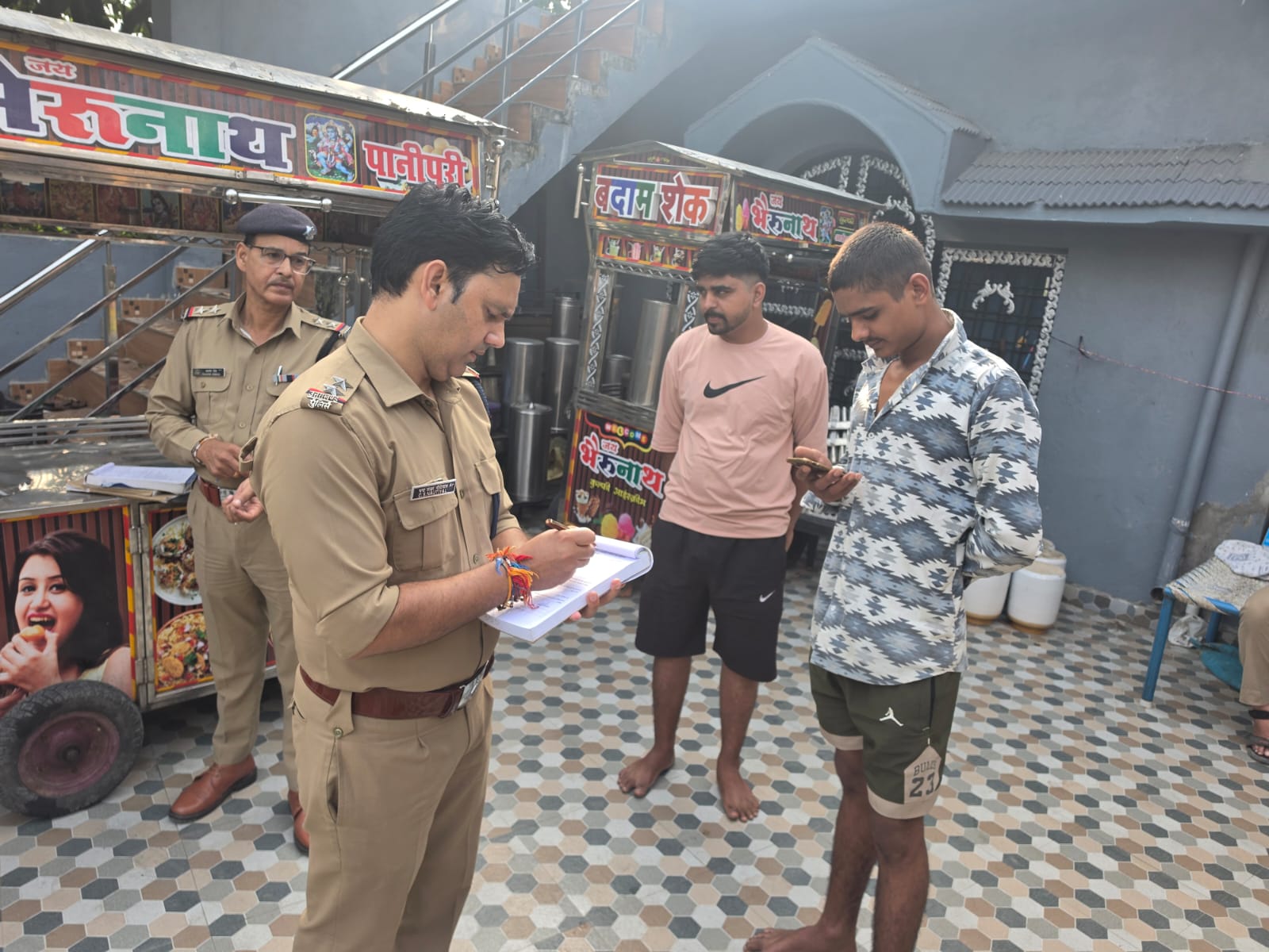विकासनगर क्षेत्र में पुलिस द्वारा चलाया गया सत्यापन अभियान, 200 से अधिक किरायेदारों व बाहरी व्यक्तियों के सत्यापन की करी कार्यवाही