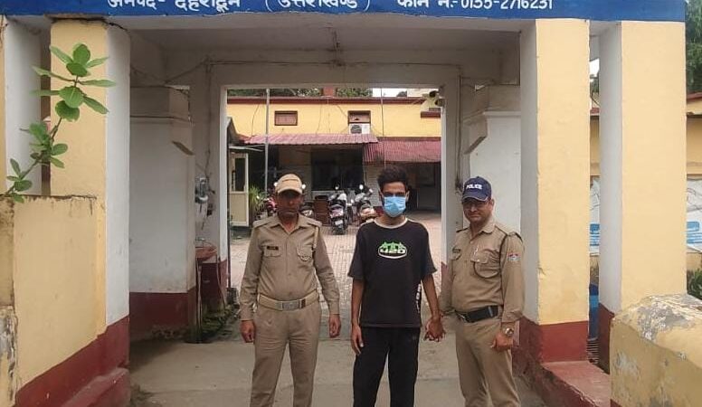 अलग-अलग क्षेत्रों से मादक पदार्थों की तस्करी में लिप्त 2 अभियुक्तों को पुलिस ने किया गिरफ्तार, 4 लाख रुपये से अधिक की अवैध स्मैक बरामद