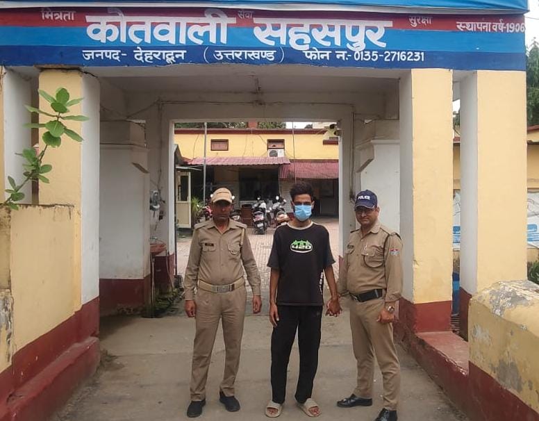 अलग-अलग क्षेत्रों से मादक पदार्थों की तस्करी में लिप्त 2 अभियुक्तों को पुलिस ने किया गिरफ्तार, 4 लाख रुपये से अधिक की अवैध स्मैक बरामद