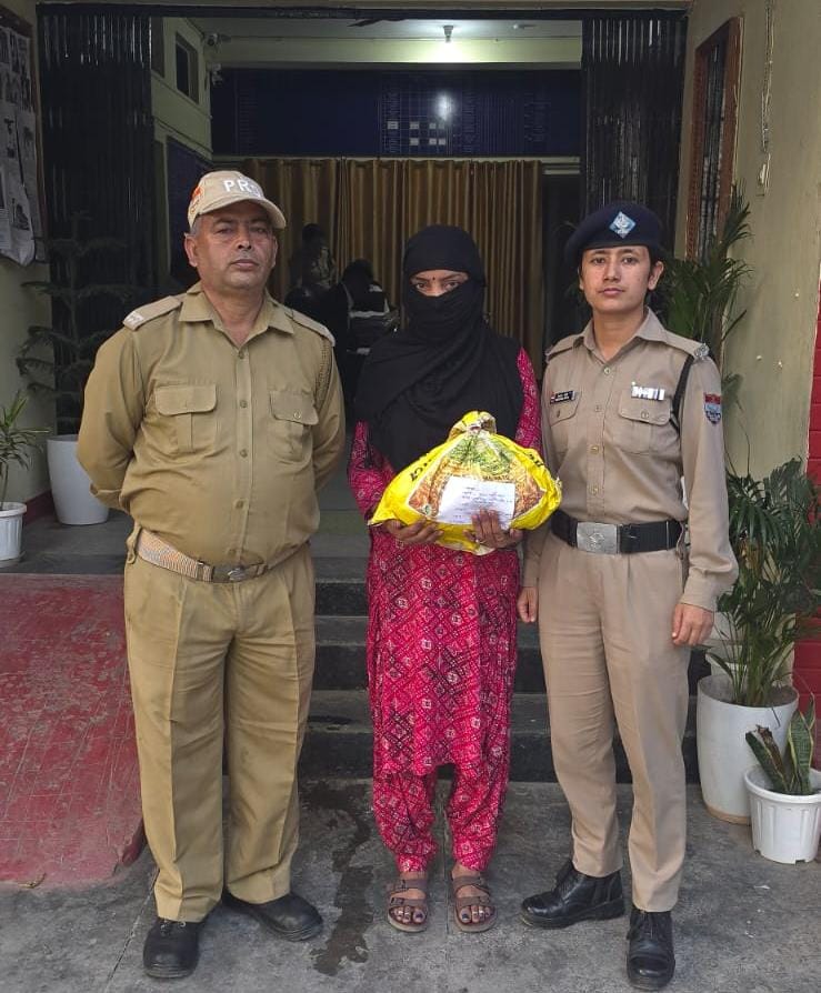 नशा तस्करों की धरपकड हेतु रायपुर पुलिस ने सपेरा बस्ती में की औचक छापेमारी की कार्यवाही, अवैध गांजे के साथ एक महिला तस्कर को किया गिरफ्तार