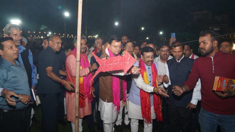 मुख्यमंत्री धामी ने हिंदू नेशनल कॉलेज में किया रावण दहन, प्रदेशवासियों को दी विजयादशमी की शुभकामनाएं