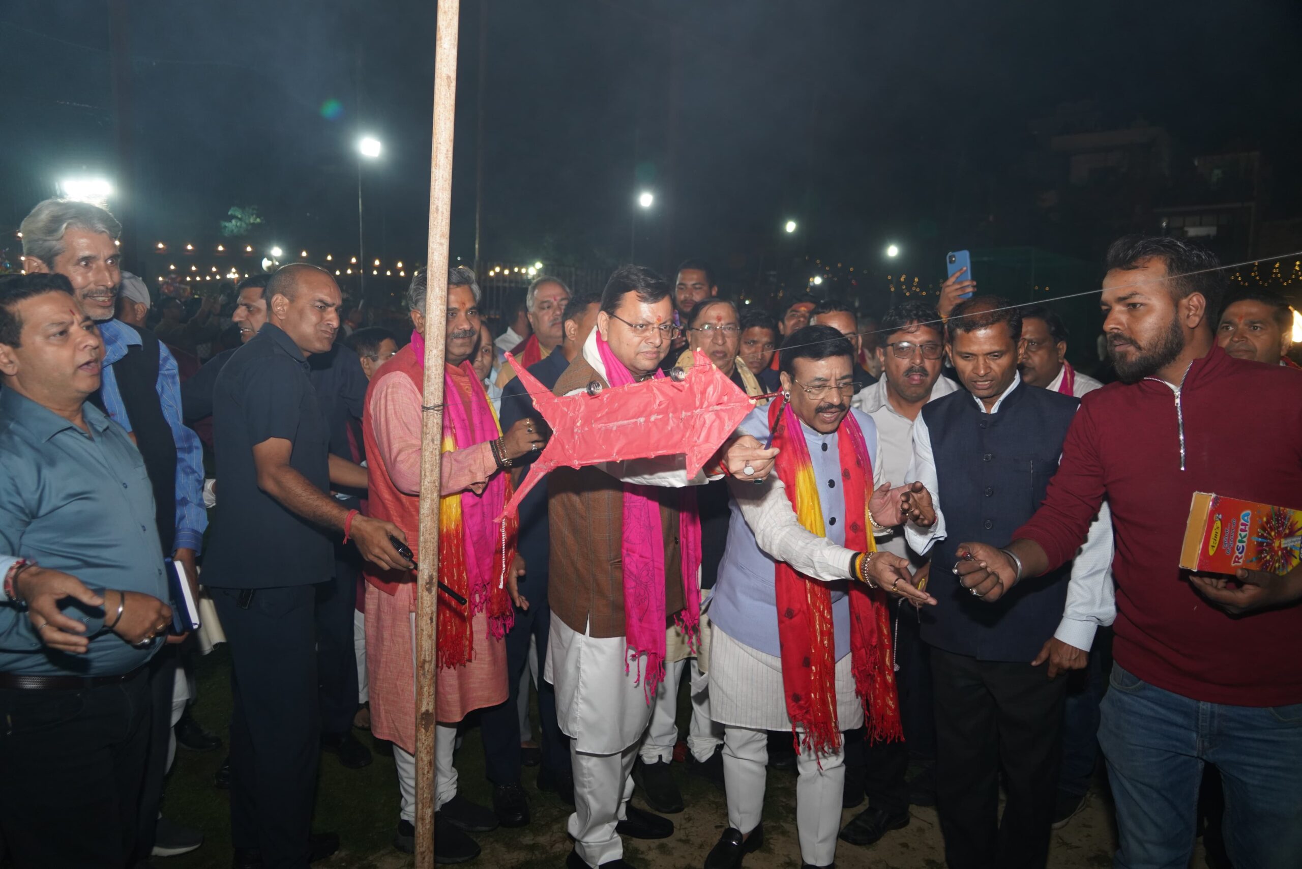 मुख्यमंत्री धामी ने हिंदू नेशनल कॉलेज में किया रावण दहन, प्रदेशवासियों को दी विजयादशमी की शुभकामनाएं