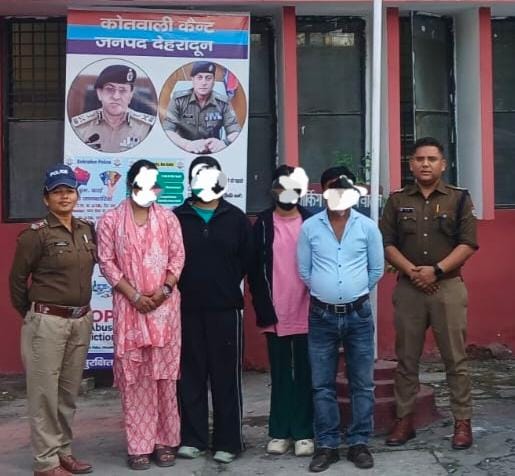 दून पुलिस की तत्परता से परिजनों के चेहरे पर लौटी खुशियां, घर से बिना बताए निकलीं 2 नाबालिग युवतियों को चंद घंटों में पुलिस ने किया सकुशल बरामद