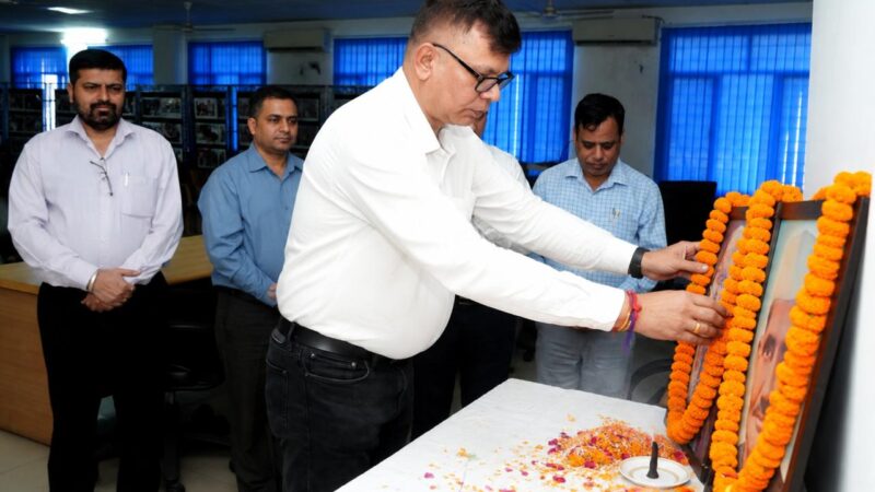 राष्ट्रपिता महात्मा गांधी एवं पूर्व प्रधानमंत्री लाल बहादुर शास्त्री की जयंती के अवसर पर सूचना एवं लोकसंपर्क विभाग में दोनों महापुरुषों को श्रद्धापूर्वक नमन किया