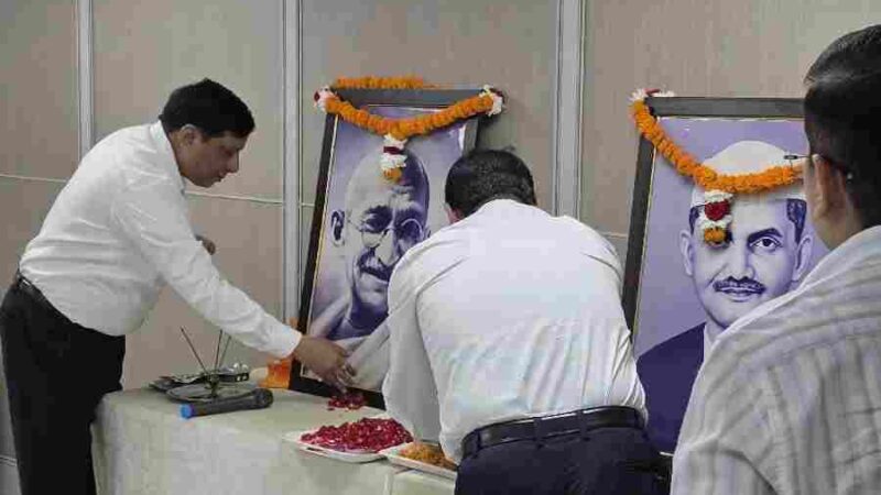 सत्य, अहिंसा और सादगी के आदर्शों को एमडीडीए ने किया नमन, गांधी और शास्त्री के जीवन मूल्यों को आत्मसात करने का संकल्प, अधिकारियों-कर्मचारियों ने अर्पित किए श्रद्धासुमन