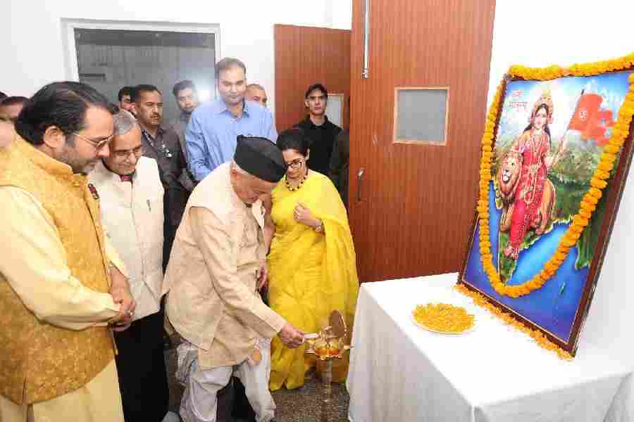 झाझरा स्थित गौतम बुद्ध चिकित्सा महाविद्यालय-सुभारती अस्पताल में राष्ट्रीय चरित्र निर्माण सम्मान समारोह का आयोजन, सामाजिक सेवा एवं विभिन्न क्षेत्रों से जुड़ी प्रतिष्ठित हस्तियों ने सहभागिता की, कार्यक्रम में शिक्षा, सामाजिक सेवा एवं विभिन्न क्षेत्रों से जुड़ी प्रतिष्ठित हस्तियों ने सहभागिता की, उत्तराखंड के पूर्व मुख्यमंत्री पद्मश्री भगत सिंह कोश्यारी ने बतौर मुख्य अतिथि की शिरकत