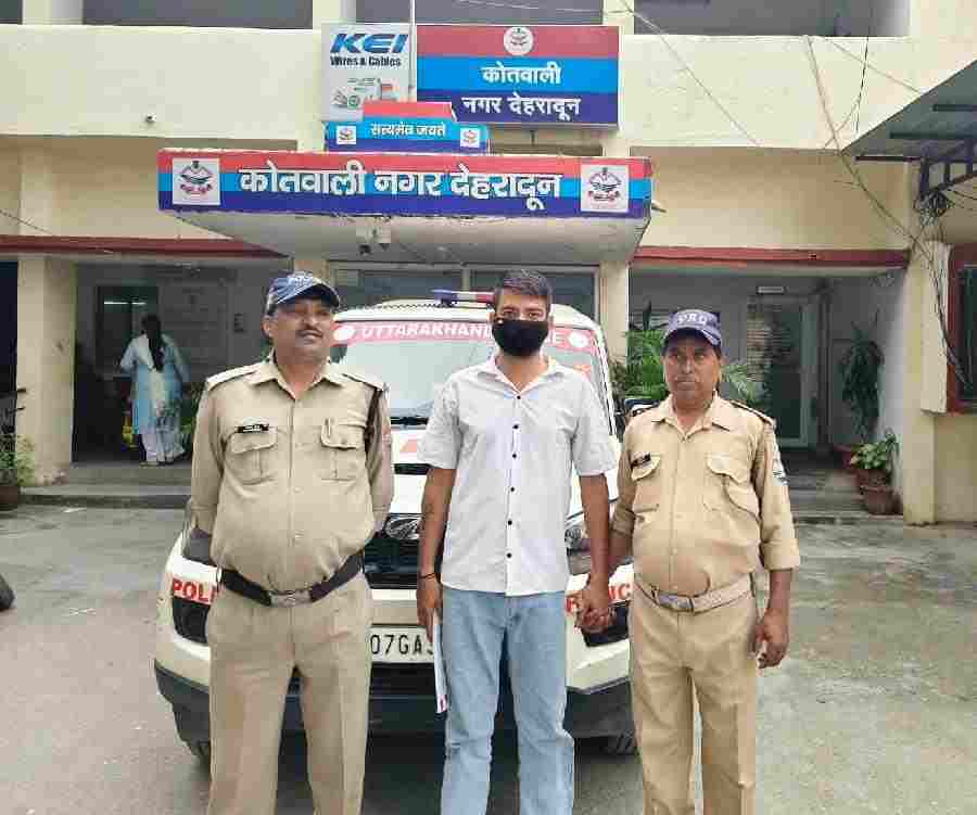 दून अस्पताल में चापड़ लहराकर चिकित्सकों व ड्यूटीरत कर्मियों को धमकाने वाले युवक को पुलिस ने किया गिरफ्तार