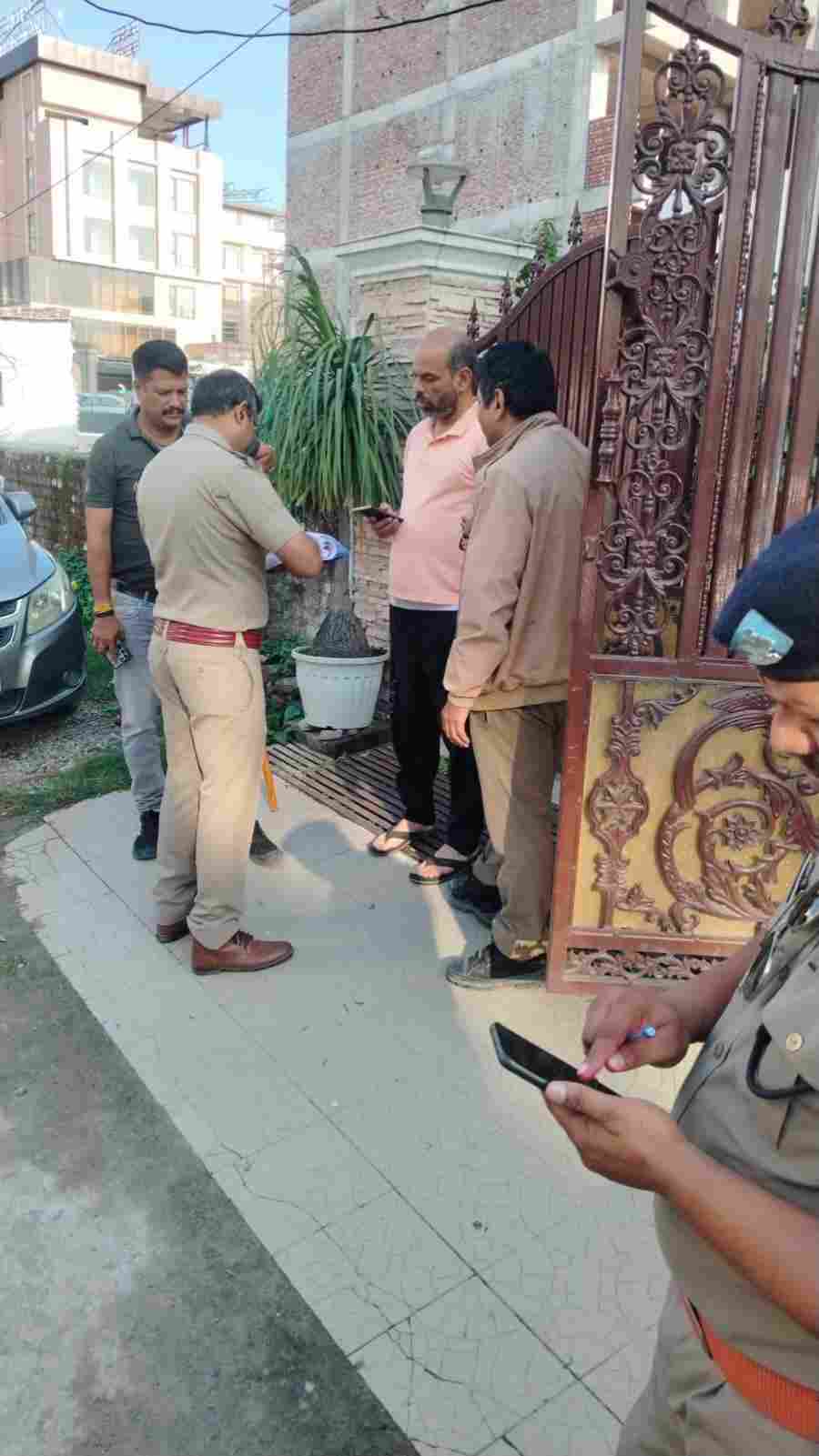 अलग-अलग थाना क्षेत्रों मे पुलिस द्वारा वृहद स्तर पर चलाया सत्यापन अभियान, 800 से अधिक बाहरी व्यक्तियों का करा सत्यापन