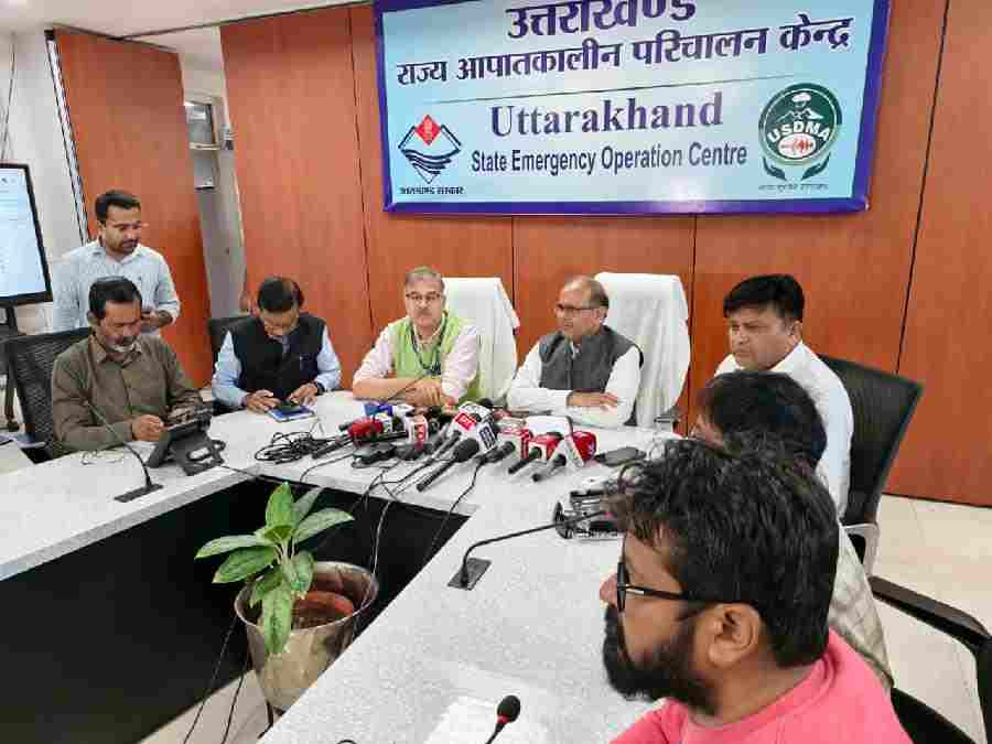 वसुंधरा ताल में पूर्व चेतावनी प्रणाली की स्थापना का पहला चरण सफल, वैज्ञानिक दल लौटा सचिव आपदा प्रबंधन ने दल का यूएसडीएमए में स्वागत किया