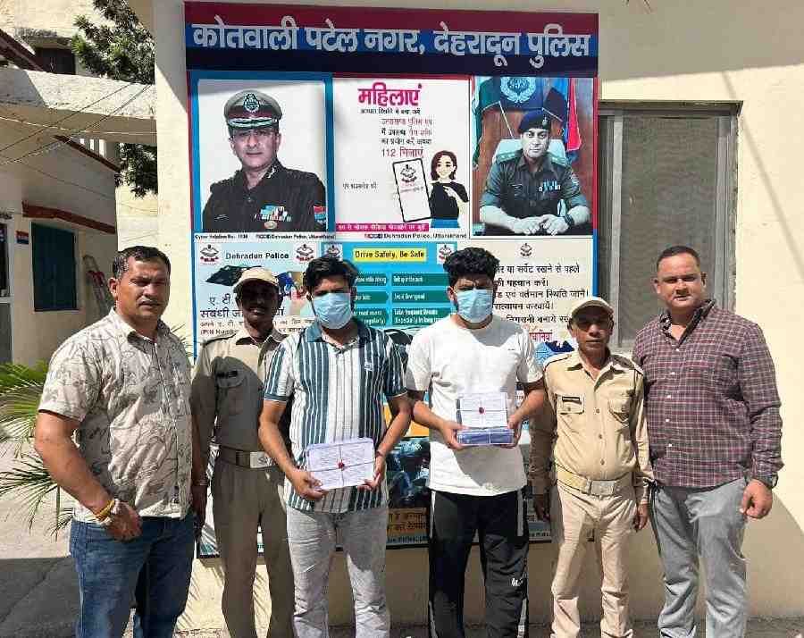 पश्चिमी उ0प्र0 के शातिर ठग गिरोह का दून पुलिस ने किया पर्दाफाश, *वशीकरण का ढोंग कर लोगो से ठगी करने वाले 2 शातिर ठग आये दून पुलिस की गिरफ्त में