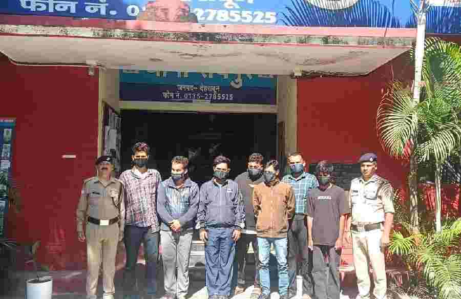 सार्वजनिक स्थान पर मारपीट करने वाले 8 व्यक्तियों को पुलिस ने किया गिरफ्तार, शराब के नशे में अलग अलग स्थानों पर किया जा रहा था हुडदंग