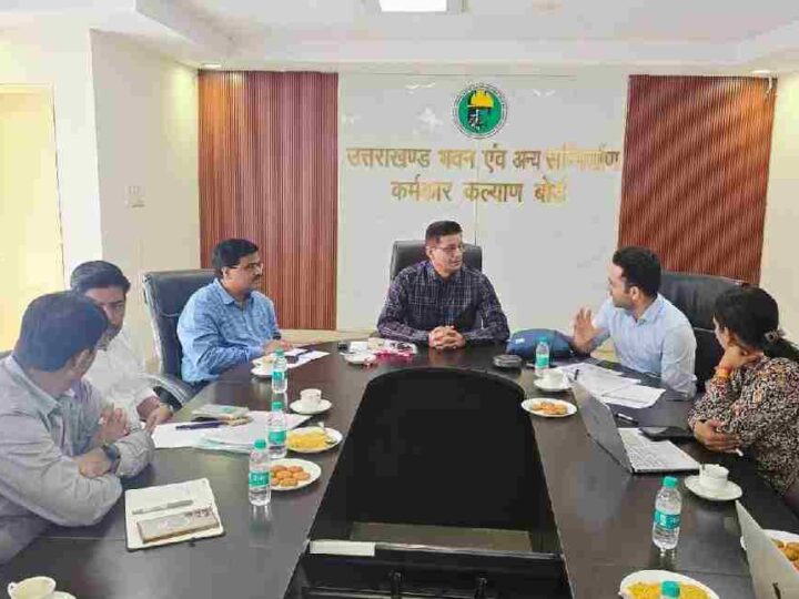 उत्तराखण्ड की CMSSY योजना का अध्ययन करने पहुंची उत्तर प्रदेश की टीम मुख्यमंत्री श्रमिक स्वास्थ्य सुरक्षा योजना बनी दूसरे राज्यों के लिए प्रेरणा, उत्तर प्रदेश की टीम ने समझा उत्तराखण्ड का मॉडल