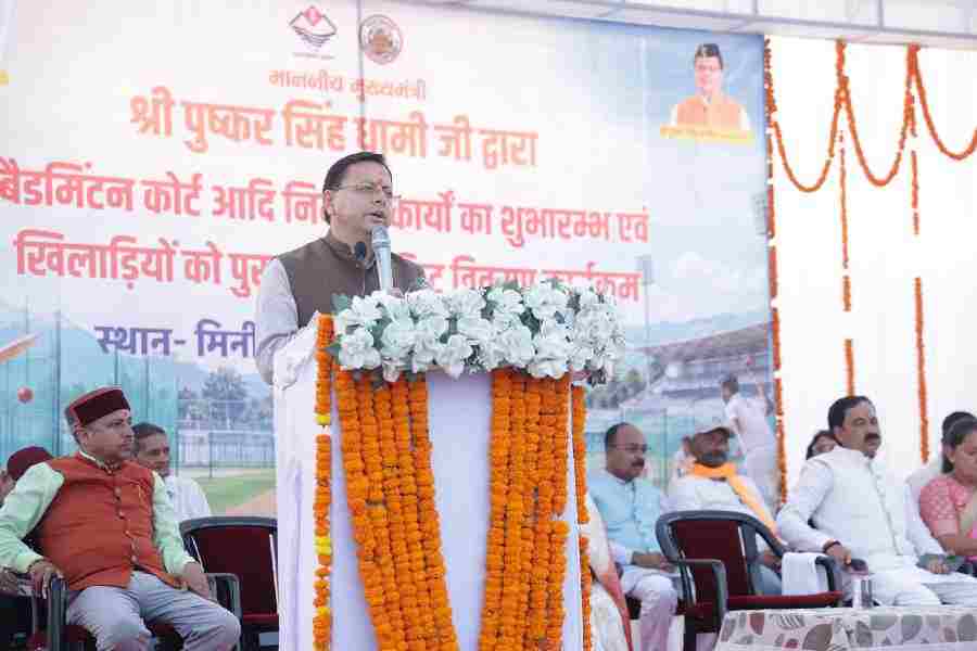 मुख्यमंत्री धामी ने बनबसा मिनी स्टेडियम में बैडमिंटन कोर्ट सहित विभिन्न विकास कार्यों का किया शुभारंभ एवं शिलान्यास