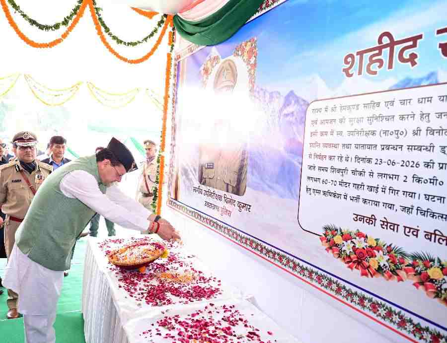 मुख्यमंत्री ने पुलिस स्मृति दिवस पर शहीद जवानों को दी श्रद्धांजलि, परिजनों को किया सम्मानित, पुलिस विभाग के सुदृढ़ीकरण और कार्मिकों के कल्याण के लिए की आठ घोषणाएं