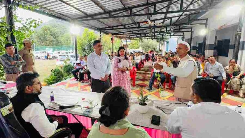 ग्रामीणों की समस्याओं के त्वरित समाधान को देहरादून जिला प्रशासन की अनूठी पहल ‘रात्रि चौपाल’ शुरू
