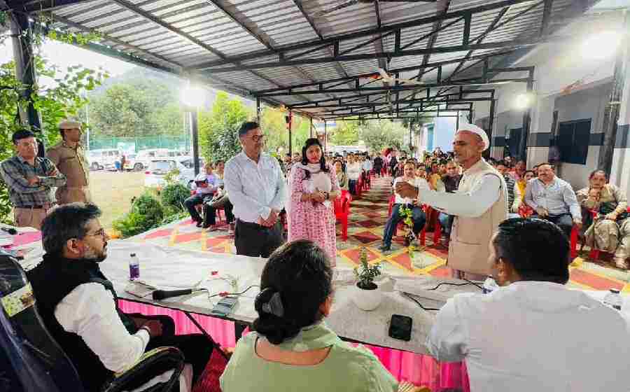 ग्रामीणों की समस्याओं के त्वरित समाधान को देहरादून जिला प्रशासन की अनूठी पहल ‘रात्रि चौपाल’ शुरू