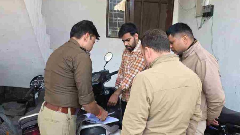 संदिग्धों की तलाश हेतु फिर चला दून पुलिस का सत्यापन अभियान,  पटेलनगर क्षेत्र मे पुलिस द्वारा वृहद स्तर पर चलाया सत्यापन अभियान